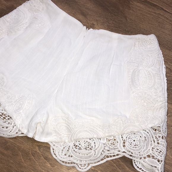 Ellison size small white crochet lace summer short - Picture 5 of 6